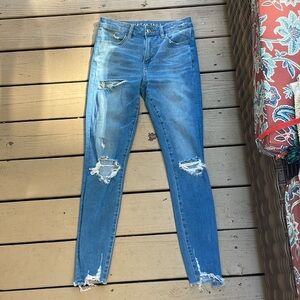 American eagle dream Jean. Size 4 stretchy. Super high rise jegging.
